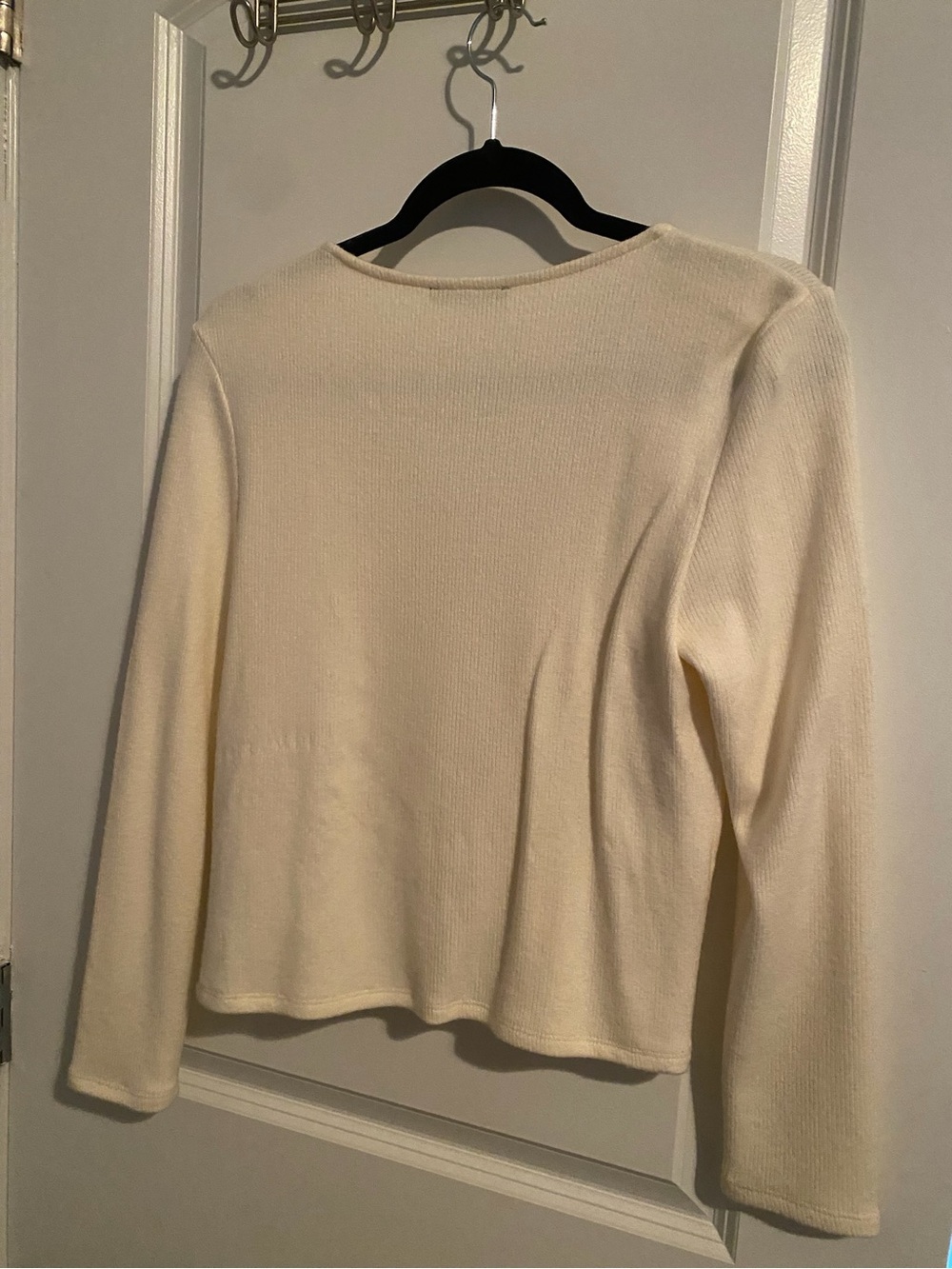 Zara Off-White V-Neck Ribbed Button-Front Top - Picture 3 of 3